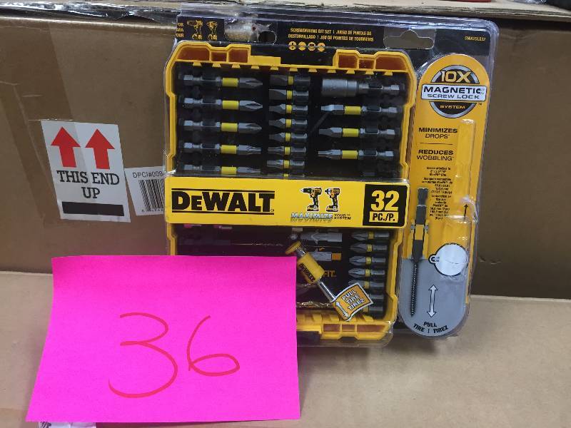 lot 36 image: DEWALT Screwdriving Set (32-Piece)