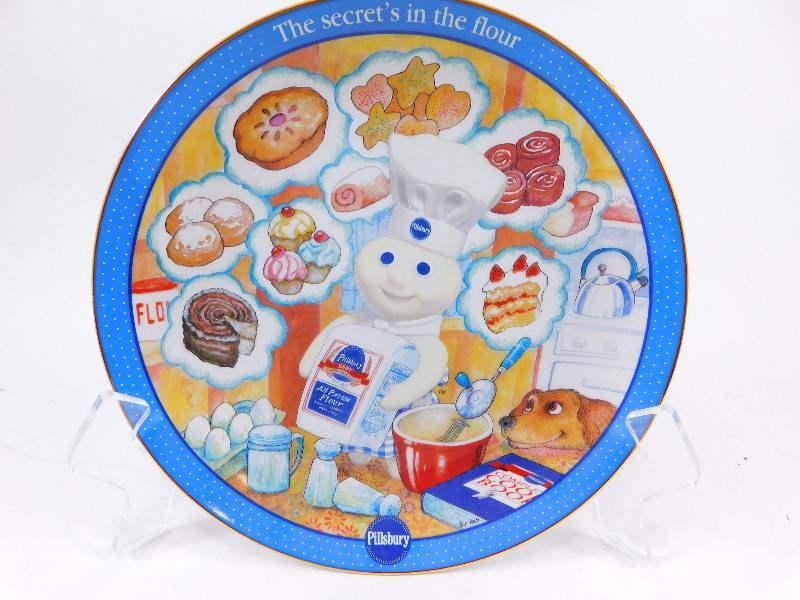 lot 46 image: Limited Edition Danbury Mint 8 Plate wHolder - Pillsbury Doughboy