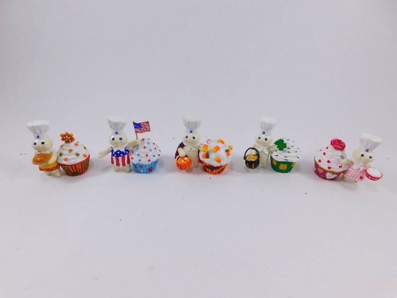 lot 54 image: Lot of Collectible Pillsbury Doughboy Figurines
