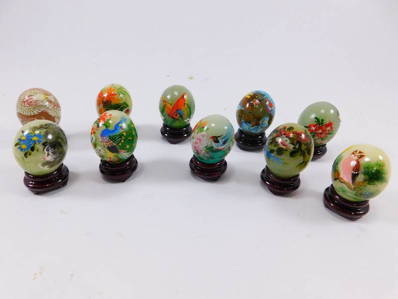 lot 68 image: Lot of Collectible Eggs wStands