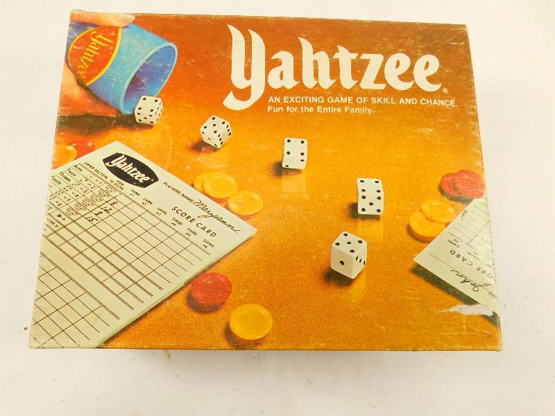 lot 9 image: Vintage Yahtzee Game - Complete