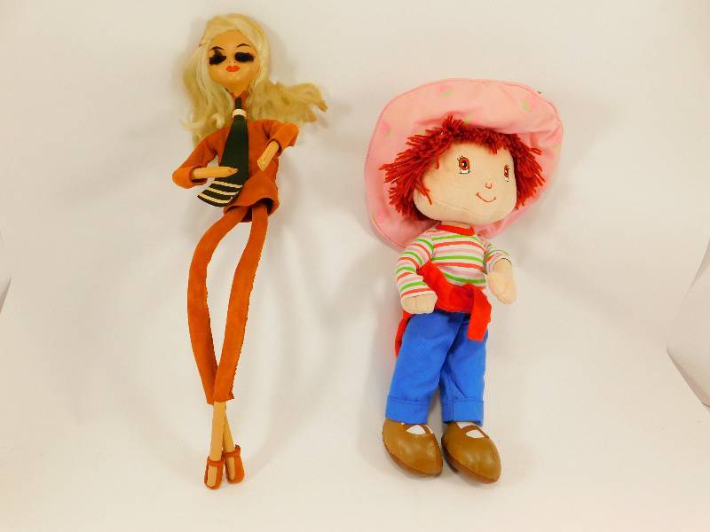 lot 27 image: Vintage Dolls