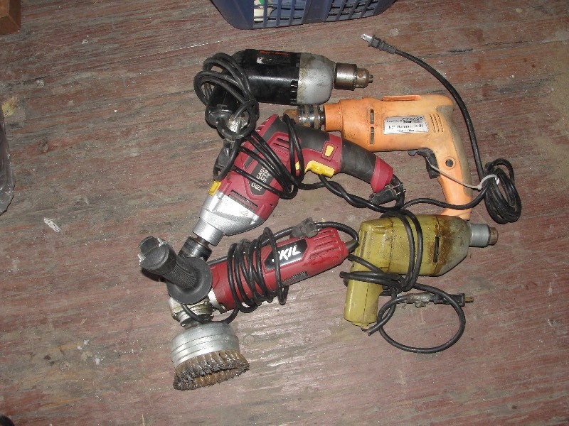 lot 1 image: 1 Grinder  4 Drills