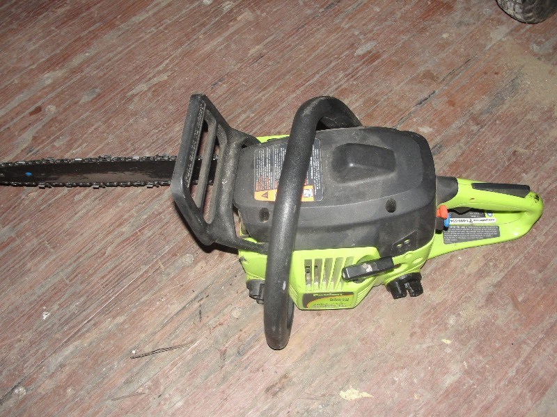 lot 2 image: Poulan P-3314  Gas Chainsaw