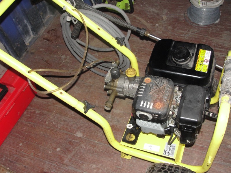 lot 4 image: 6.0 Robin Subaru Pressure Washer