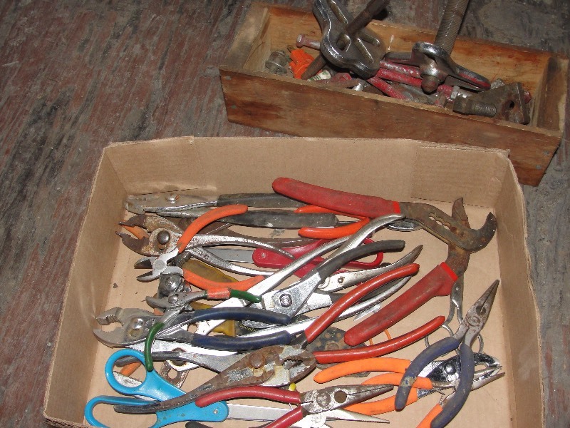 lot 16 image: Pliers, Needle Nose, 2-Pullers
