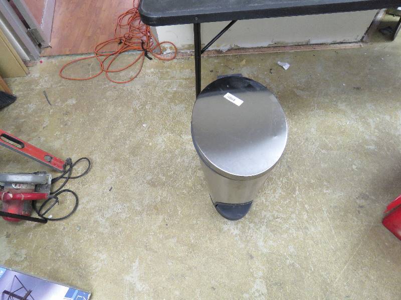 Garbage can