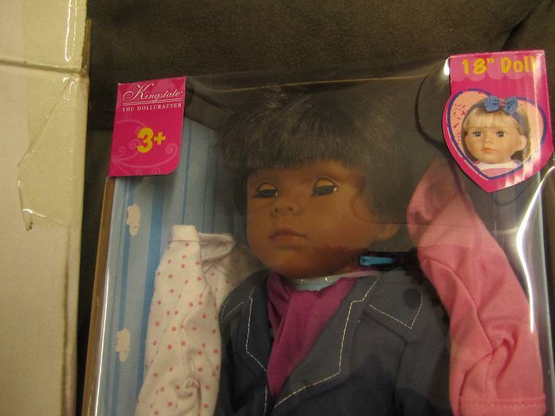 lot 1 image: 18 Doll Fashion Set open box Retai...
