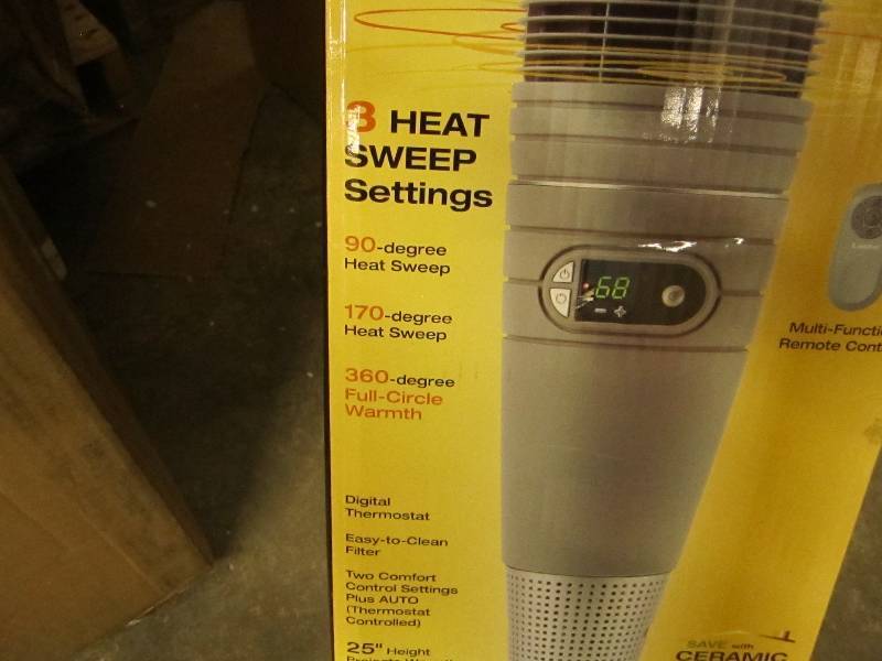 lot 4 image: Lasko Digital Full-Circle Heater op...
