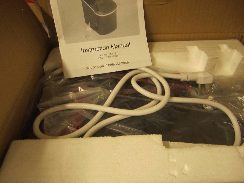 lot 5 image: Montgomery Ward Compact Portable Ic...
