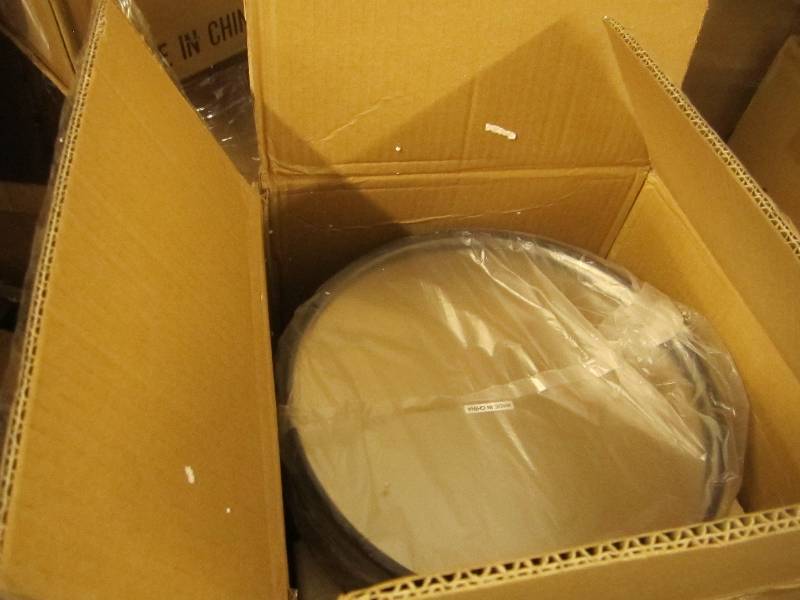 lot 6 image: 13-Gallon Automatically Opening Tra...