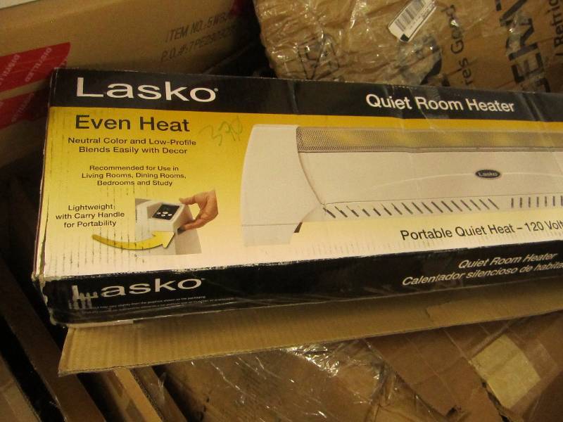 lot 9 image: Baseboard Heater by Lasko open box,...