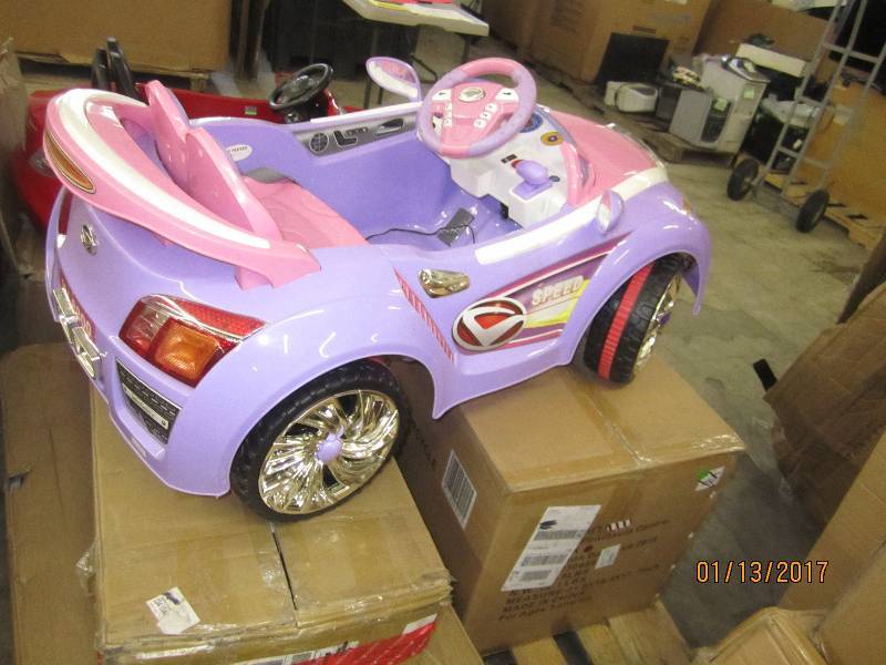 lot 103 image: Bugatti Veyron Style Kids Ride on C...