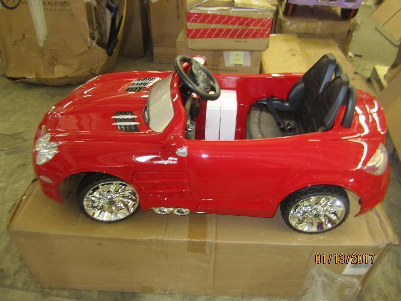 lot 107 image: Kids Ride On Electric Battery Toy C...