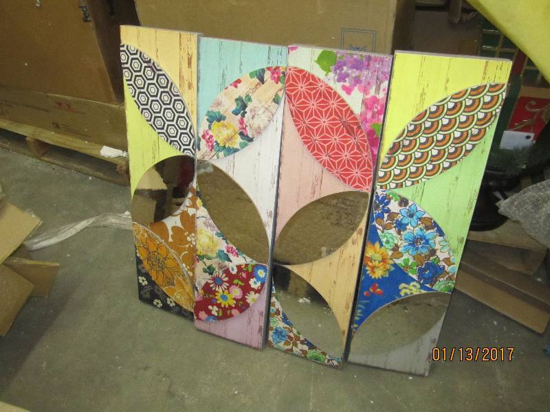 lot 119 image: 4 Piece Patchwork Floral Art open b...