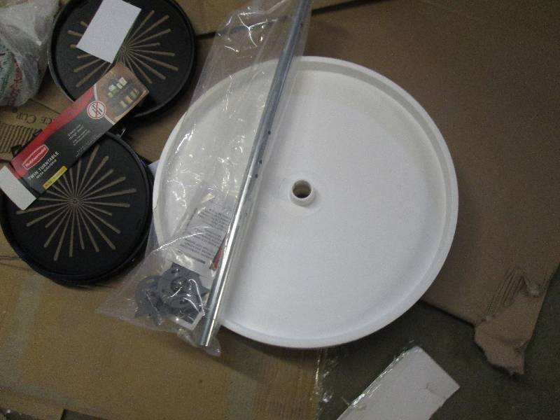 lot 19 image: 1 new lazy susan kit and 2 rubberma...