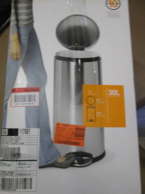 lot 73 image: 3 garbage cans 1 simple human 30L s...