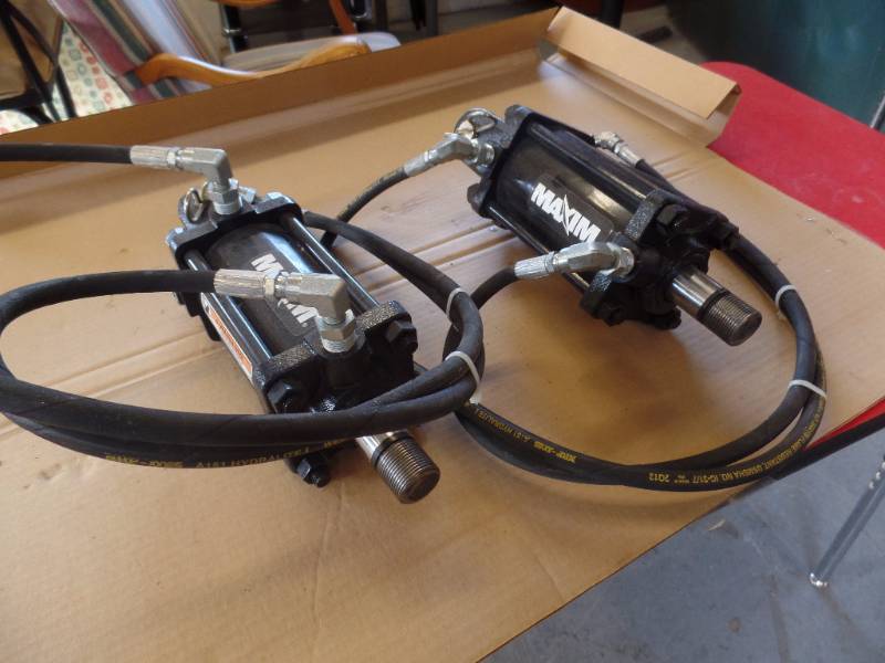 lot 603 image: Hydraulic Cyclinders