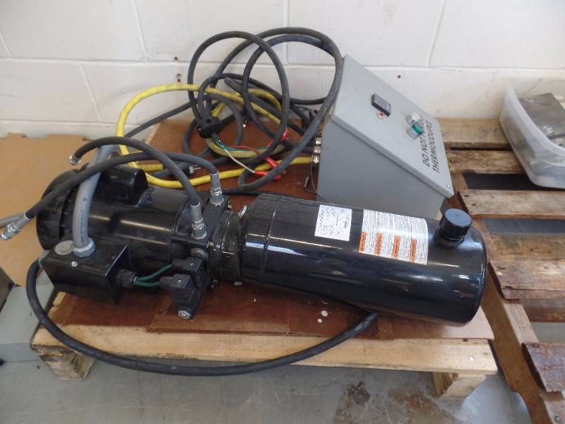lot 606 image: Power Pack and Controller