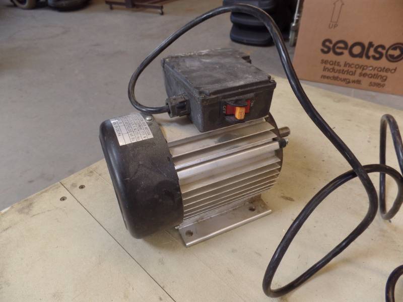 lot 611 image: Capacitor-Run Motor