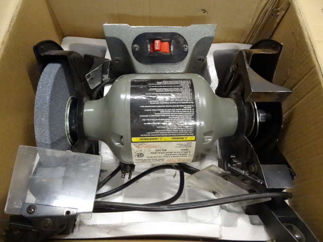 lot 6 image: USED 8 in Bench Grinder with 2  Lights. Light Shield is broken