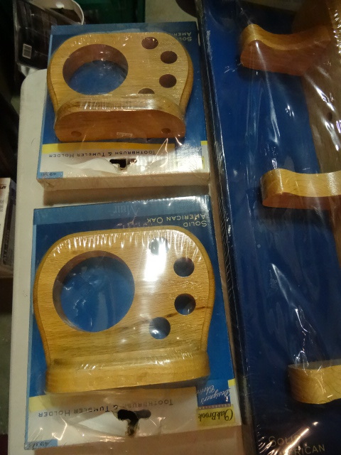 lot 34 image: NEW Bathroom Accessories Set incl. Towel Holder, Robe Hooks, Metal Robe Hooks and Toothbrush Holder
