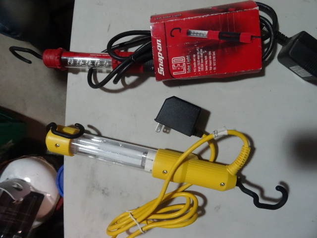 lot 124 image: Qty 2 Trouble Lights Qty 1 Snap On LED and Qty 1 Fluorescent