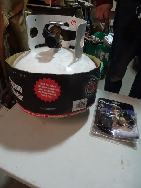 lot 134 image: NEW 11 lb Propane Tank and Propane Gas Level Indicator $52 retail