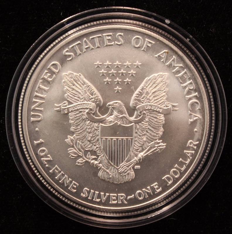 2001 AMERICAN SILVER EAGLE 1 TROY OZ. .999 FINE SILVER DOLLAR IN AIRTITE CAPSULE