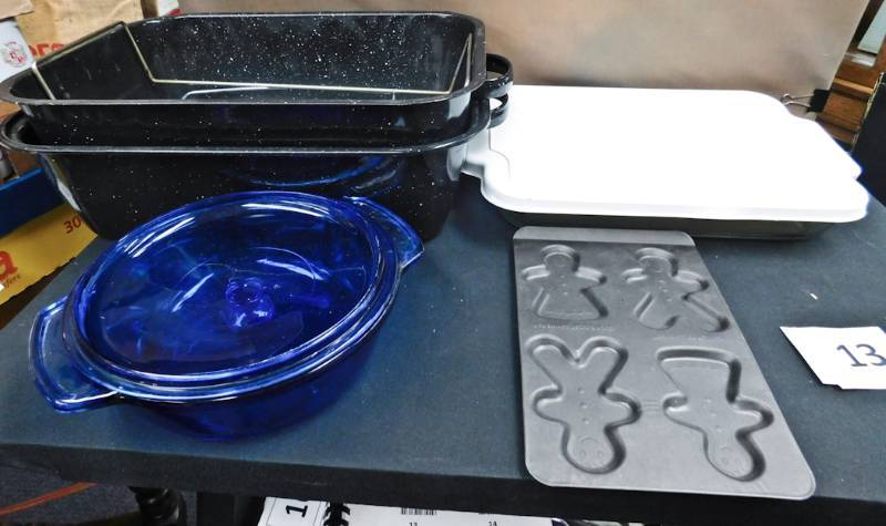 large lot of bakeware