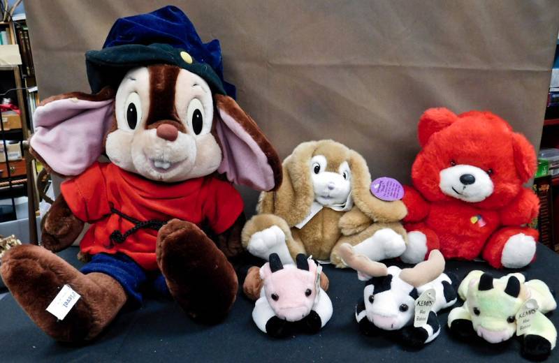 Large Fievel and other plush toys