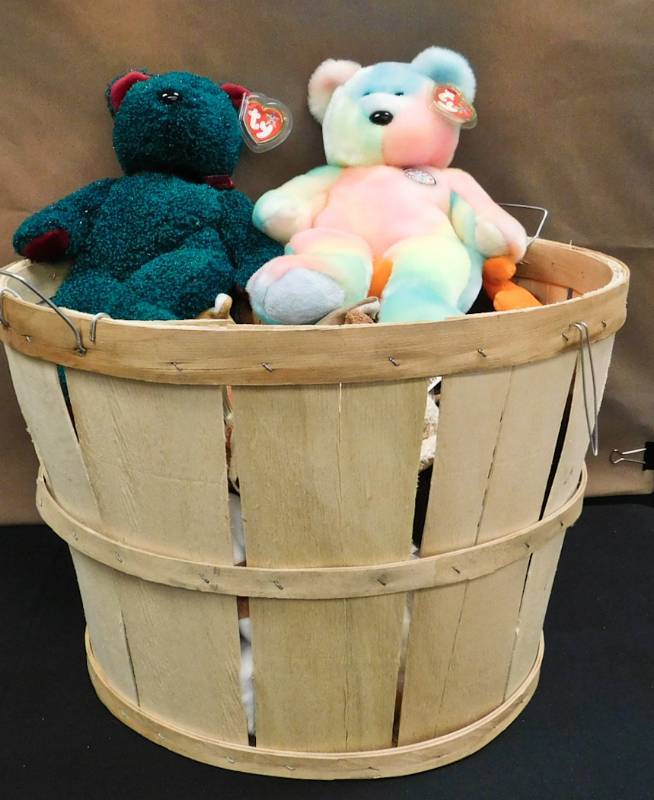approx 25 beanie babies in bushel basket