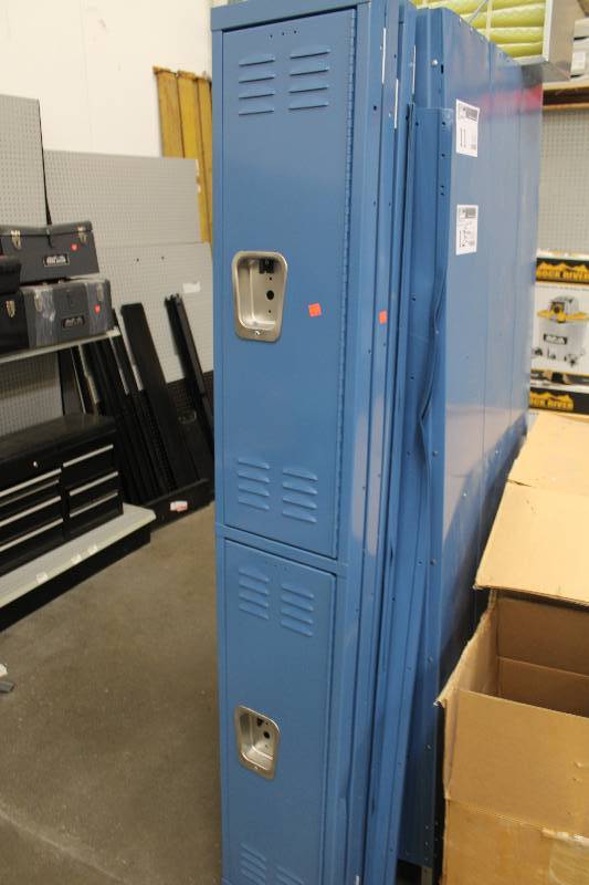 lot 12 image: Metal Lockers