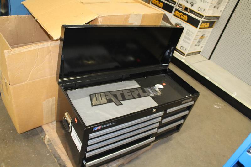 lot 17 image: Waterloo 8-Drawer Metal Tool Chest