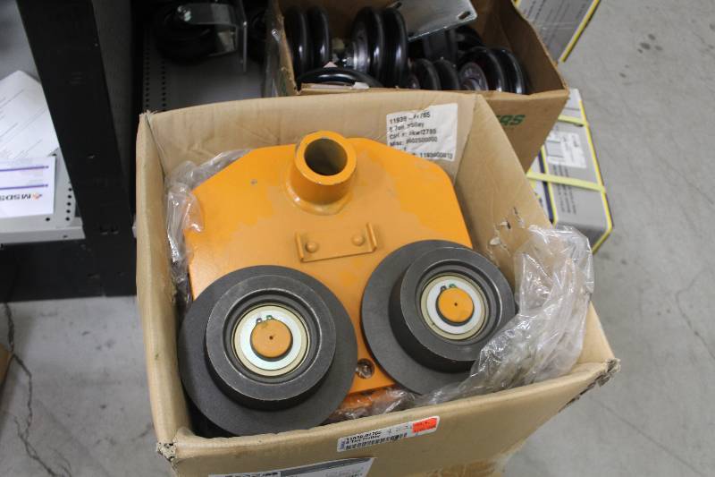 lot 8 image: 5-Ton Trolley