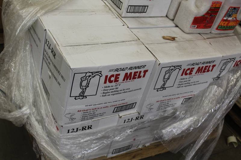 lot 31 image: Lot of (3) Boxes of Road Runner Ice Melt
