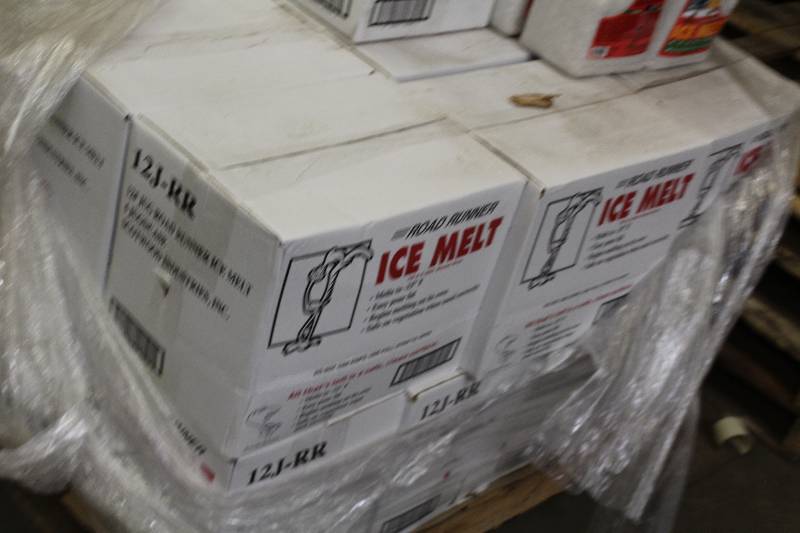 lot 34 image: Lot of (2) Boxes of Road Runner Ice Melt