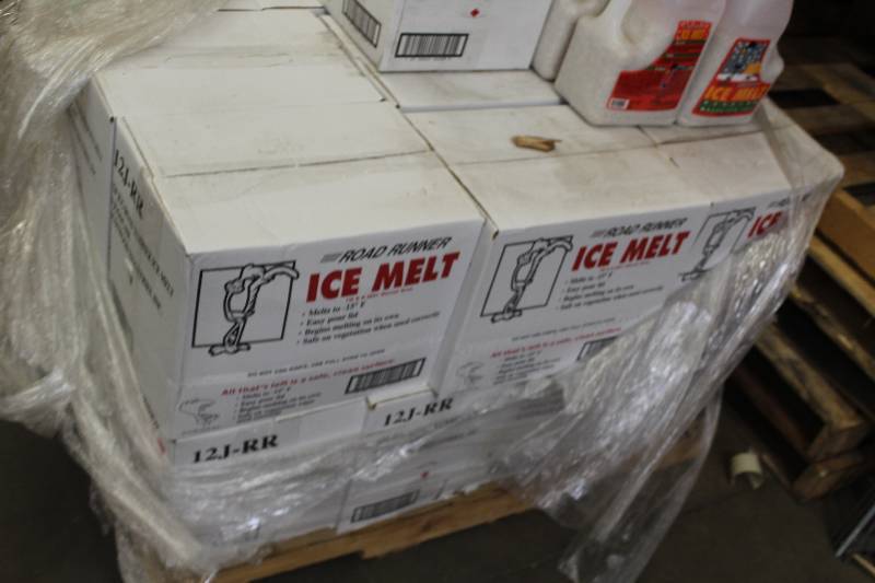 lot 35 image: Lot of (2) Boxes of Road Runner Ice Melt