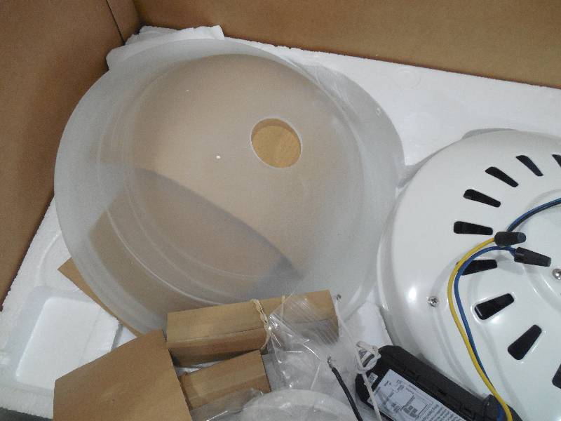 lot 48 image: 52 IN. WHITE CEILING FAN WITH LIGHT, BLADE REMOTE KIT INCLUDED