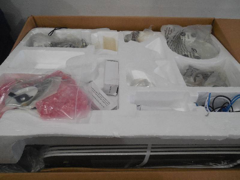 lot 49 image: 52 IN. WHITE CEILING FAN WITH LIGHT, BLADE REMOTE KIT INCLUDED