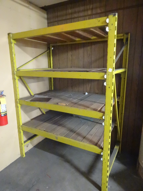 lot 2 image: Pallet rack unit. 2 uprights. 82 x ...