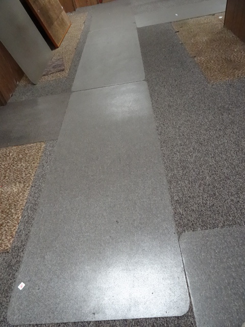 lot 16 image: Floor mats for office isles or chai...