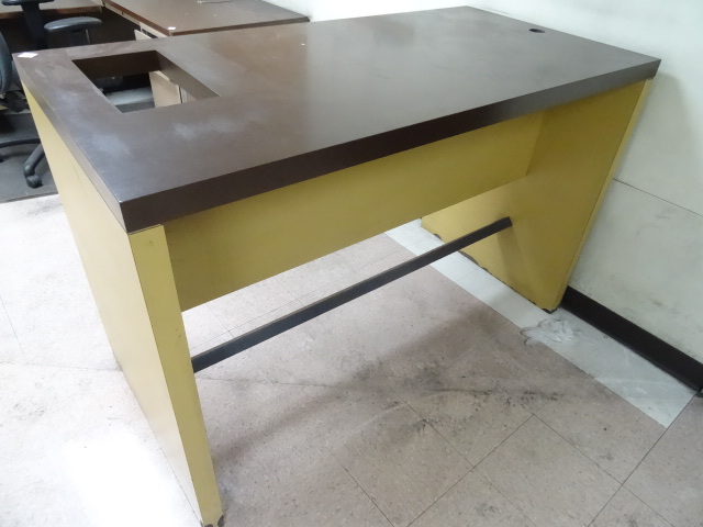 lot 24 image: Tall table. Great for a check out s...
