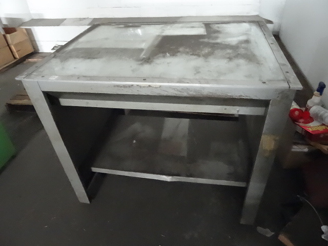 lot 27 image: Light table. All metal frame. 43 x ...