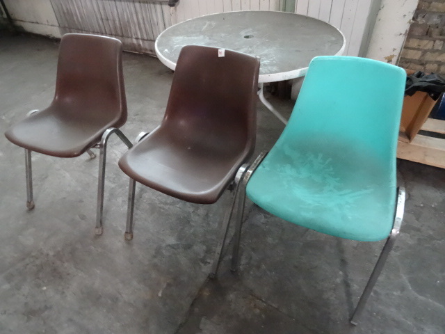 lot 31 image: 40 round patio table and 3 metal f...