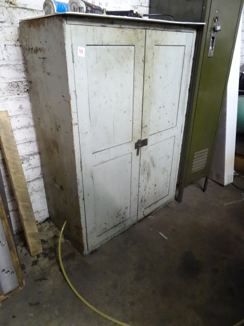 lot 33 image: Vintage wood cabinet. No contents. ...
