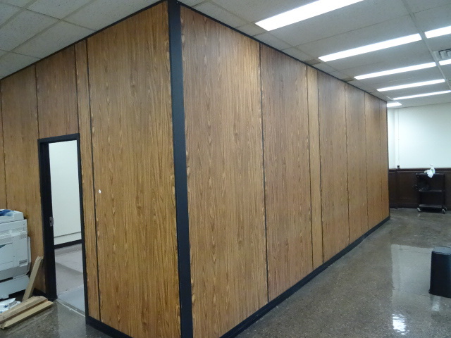 lot 41 image: Portable office. 15 panels. One doo...