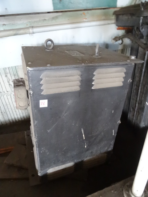 lot 76 image: Vintage GE Trans former. 20 x 17 x ...