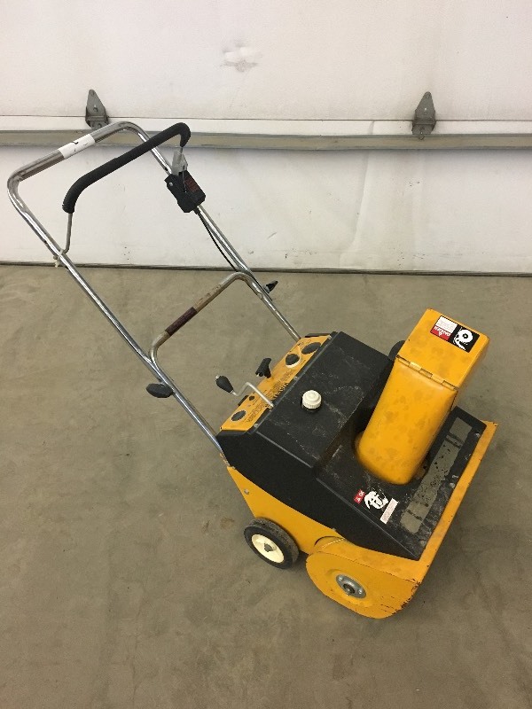 lot 3 image: MTD 20 Single Stage Snowblower Wit...
