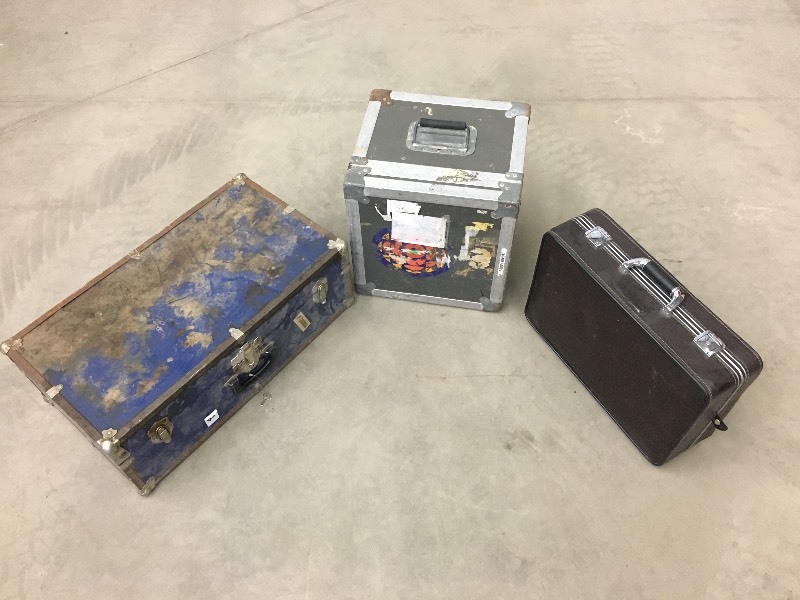 lot 22 image: Lot Of (3) Travel Cases ...